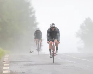 Deporte -Ciclistas -Niebla - Alberto Ventura Studio