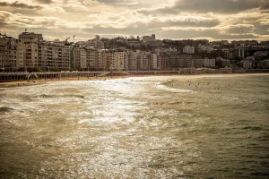 Paisaje de calle -Bahia -de la concha - contraluz - Alberto Ventura Studio