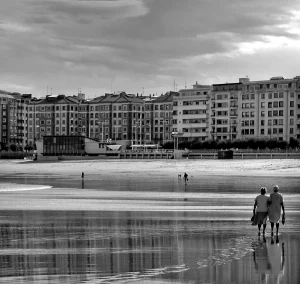 Paisaje de calle - Paseo por la playa - Alberto Ventura Studio