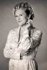 Retrato - Fotografía de estudio - actriz - pilar guerra -fondo gris - bn - Alberto Ventura Studio