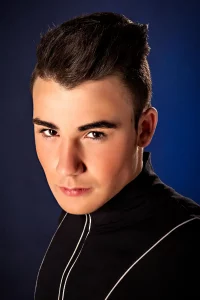 Retrato - Fotografía de estudio - fondo azul -estudio unai - future style - Alberto Ventura Studio