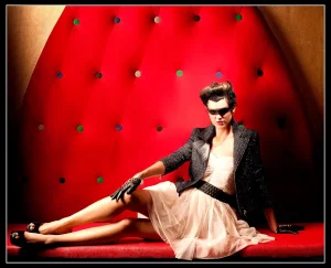 Retrato - Fotografía de estudio -localizacion - - sofa rojo - Alberto Ventura Studio