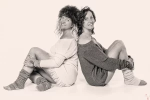 Retrato - Fotografía de estudio - maialen fondo blanco - de espaldas - Alberto Ventura Studio