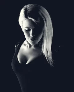 Retrato - Fotografía de estudio - maialen fondo negro - Alberto Ventura Studio