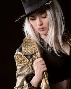 Retrato - Fotografía de estudio - maialen sombrero - Alberto Ventura Studio